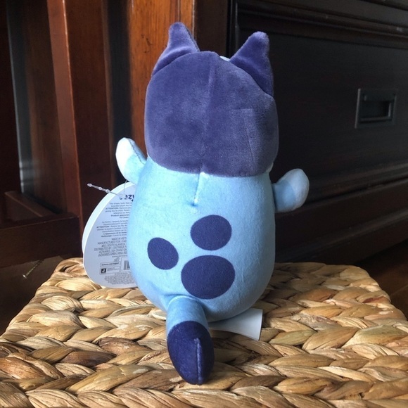Squishmallows Hug Mees: Bluey 5” - Picture 3 of 7